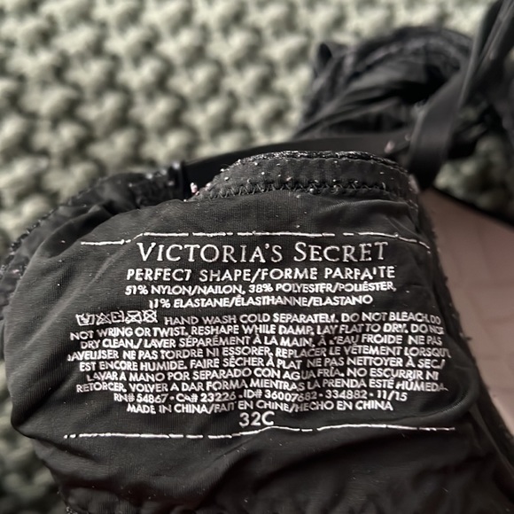 Victoria’s Secret.. black and grey bra. - Picture 4 of 4